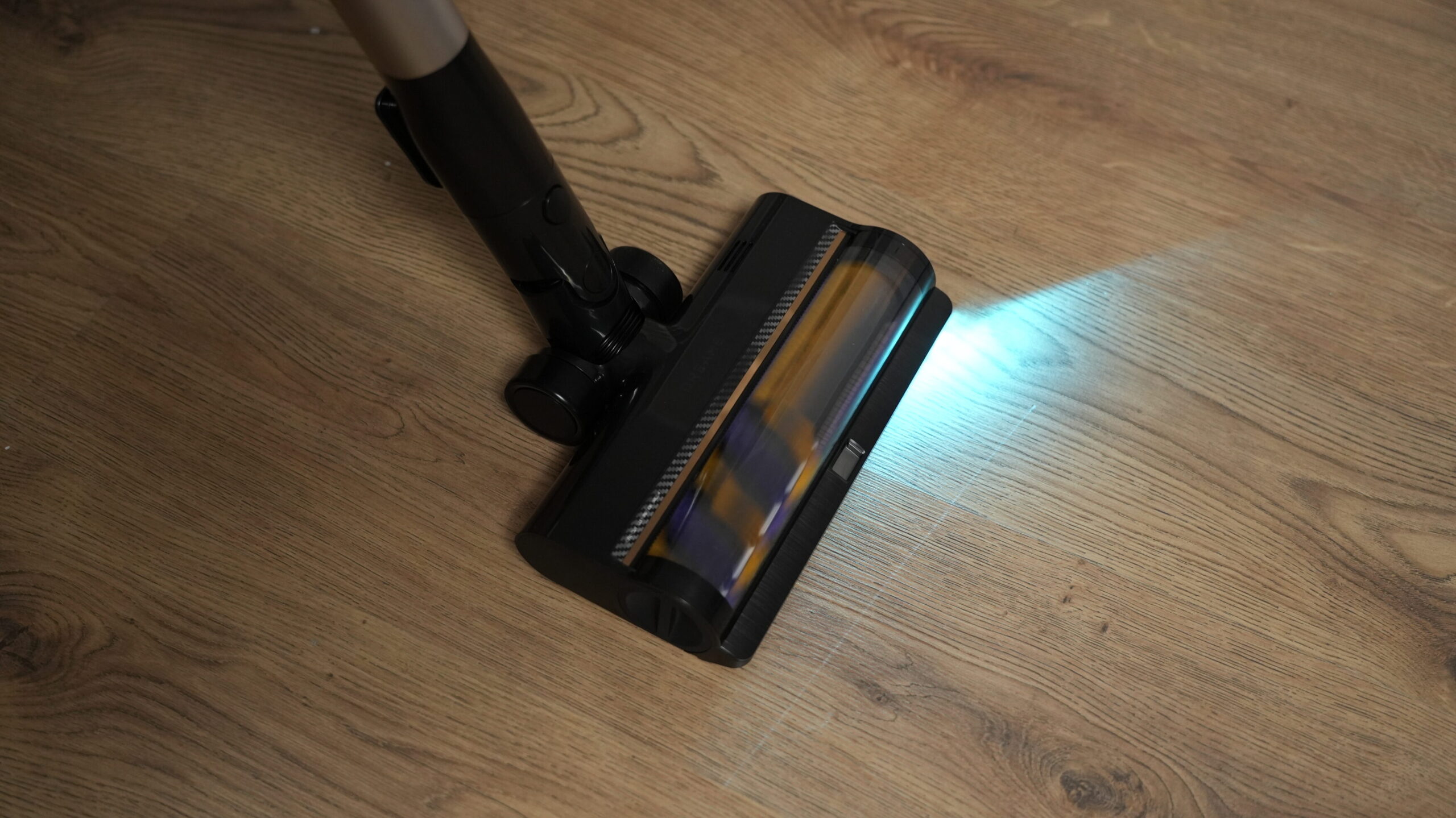Фото вертикального пылесоса Dreame Z40 TangleCut Flex+
