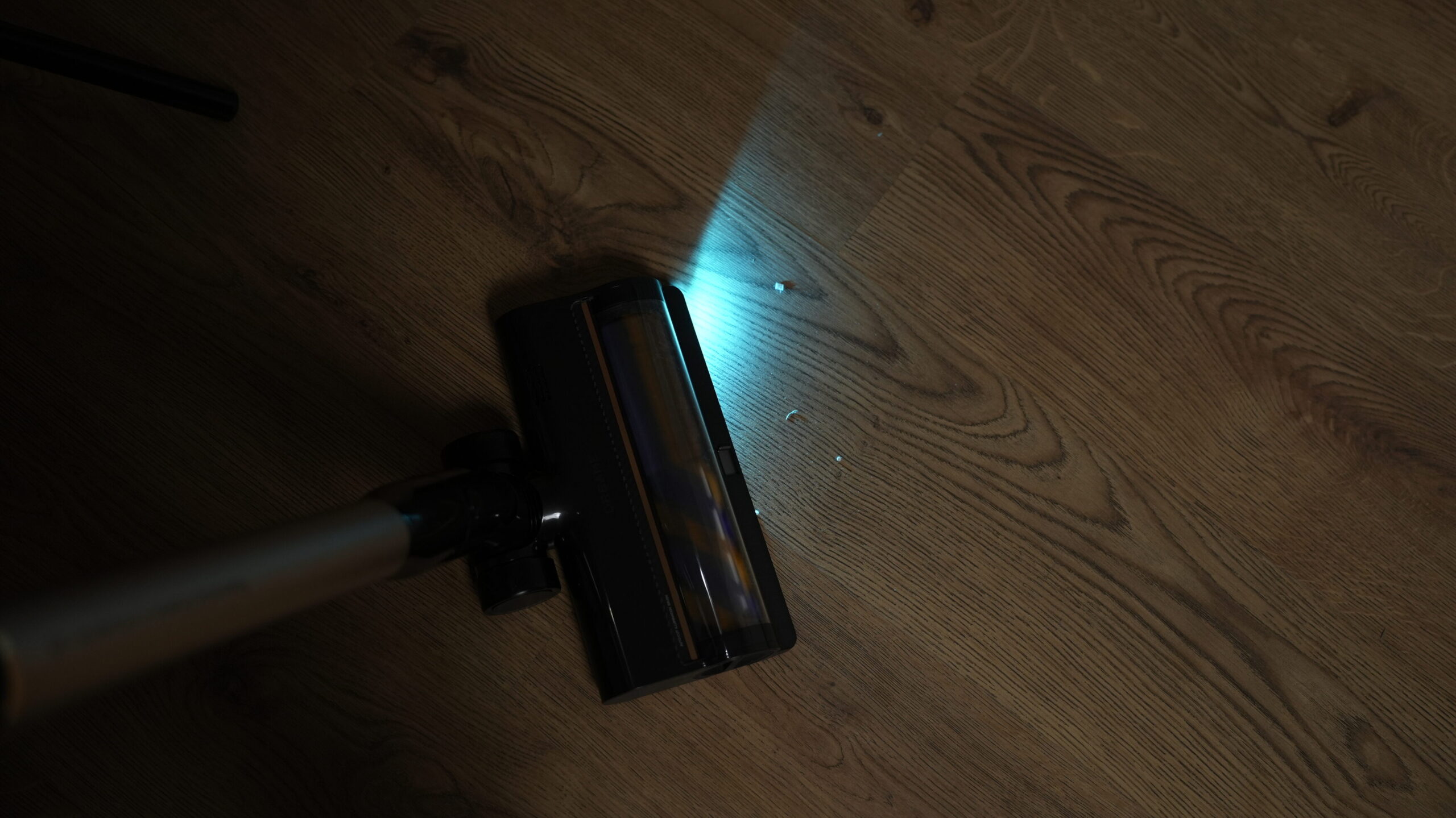 Фото вертикального пылесоса Dreame Z40 TangleCut Flex+