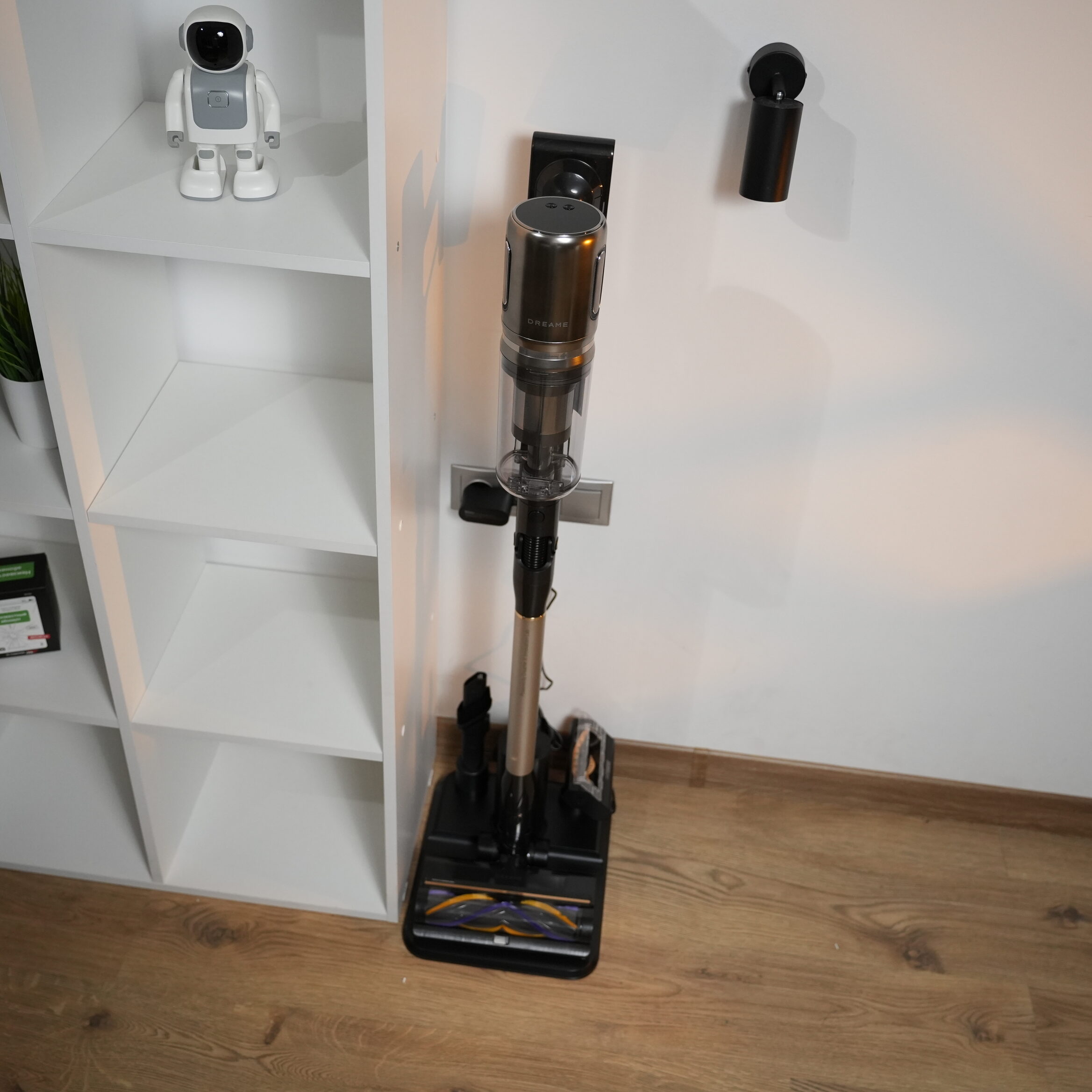 Фото вертикального пылесоса Dreame Z40 TangleCut Flex+
